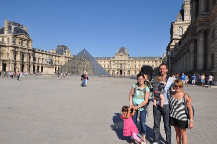 Louvre - Group Photo